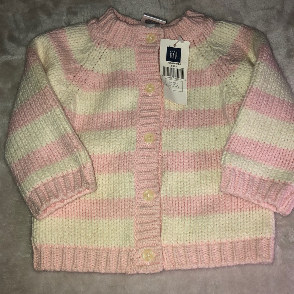 Gap sweater